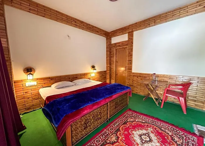 Tandav Hotel And Rooms
